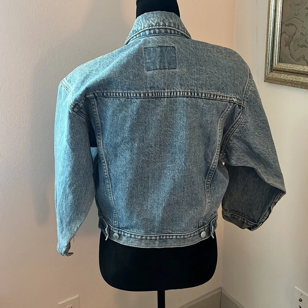 GAP Denim light wash jean‎ jacket buttoned down long sleeves Sz L